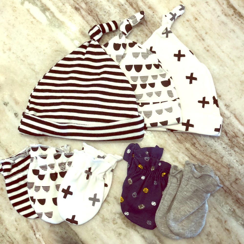 Newborn hats and mittens